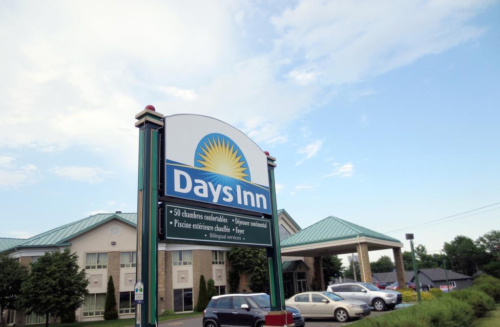 Days Inn By Wyndham Montmagny Exterior photo