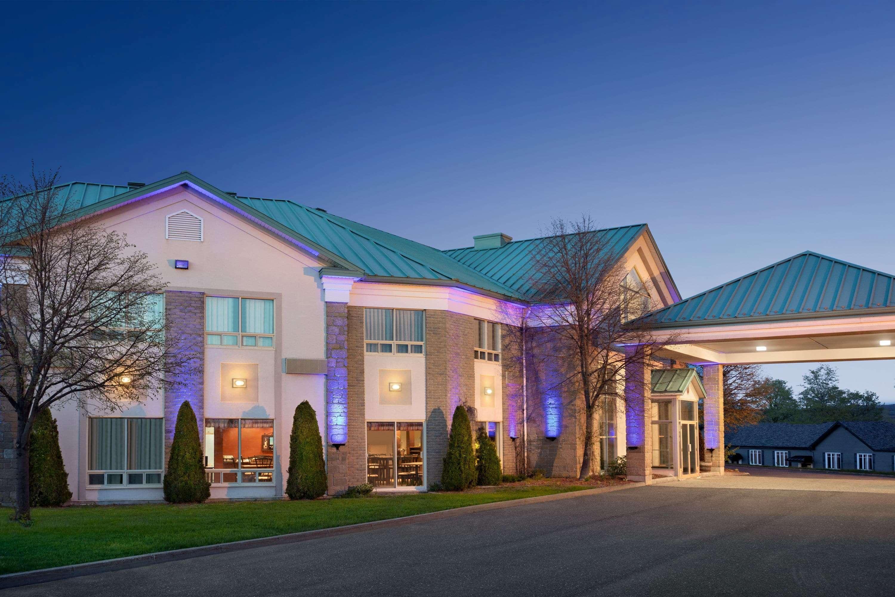 Days Inn By Wyndham Montmagny Exterior photo
