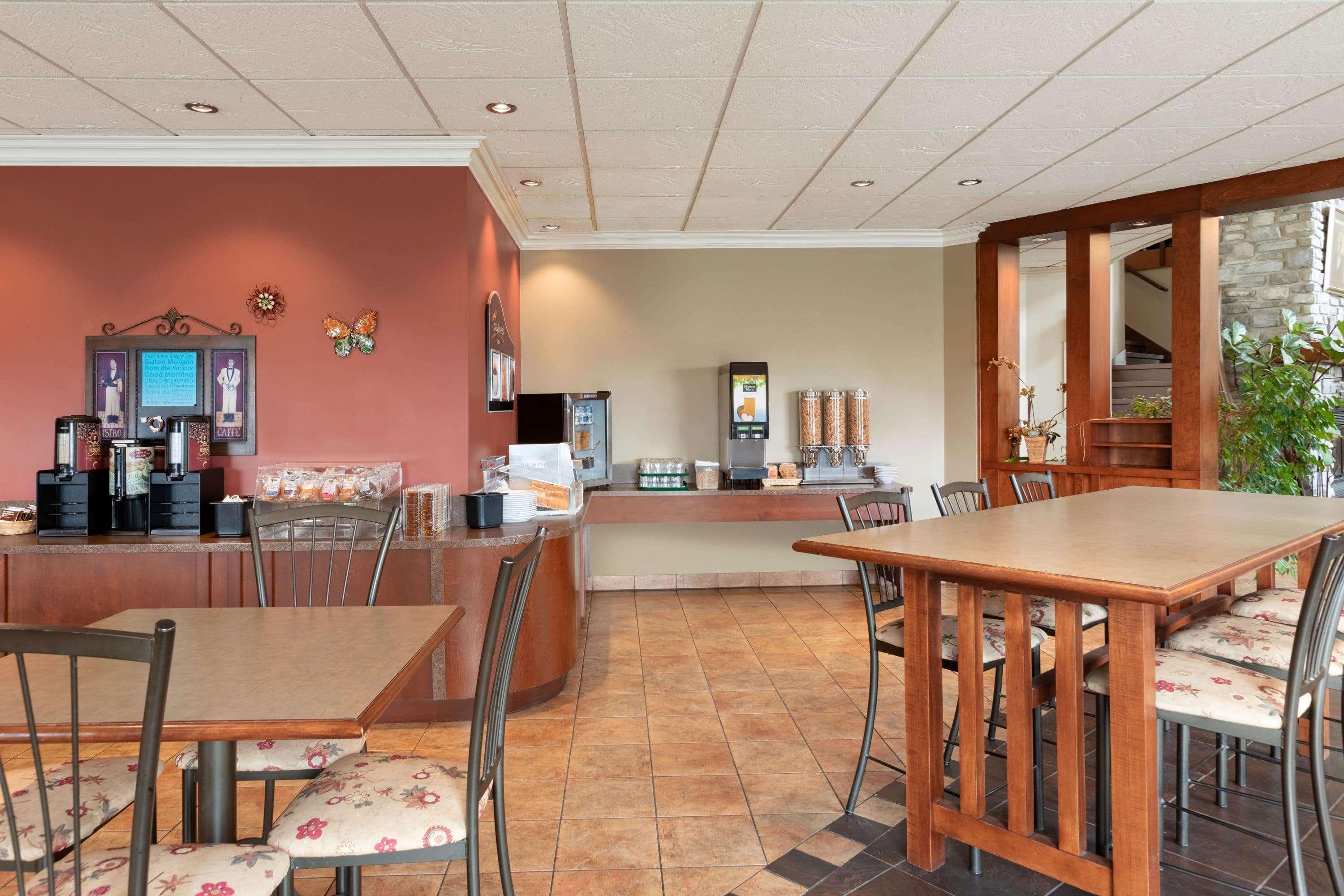 Days Inn By Wyndham Montmagny Exterior photo