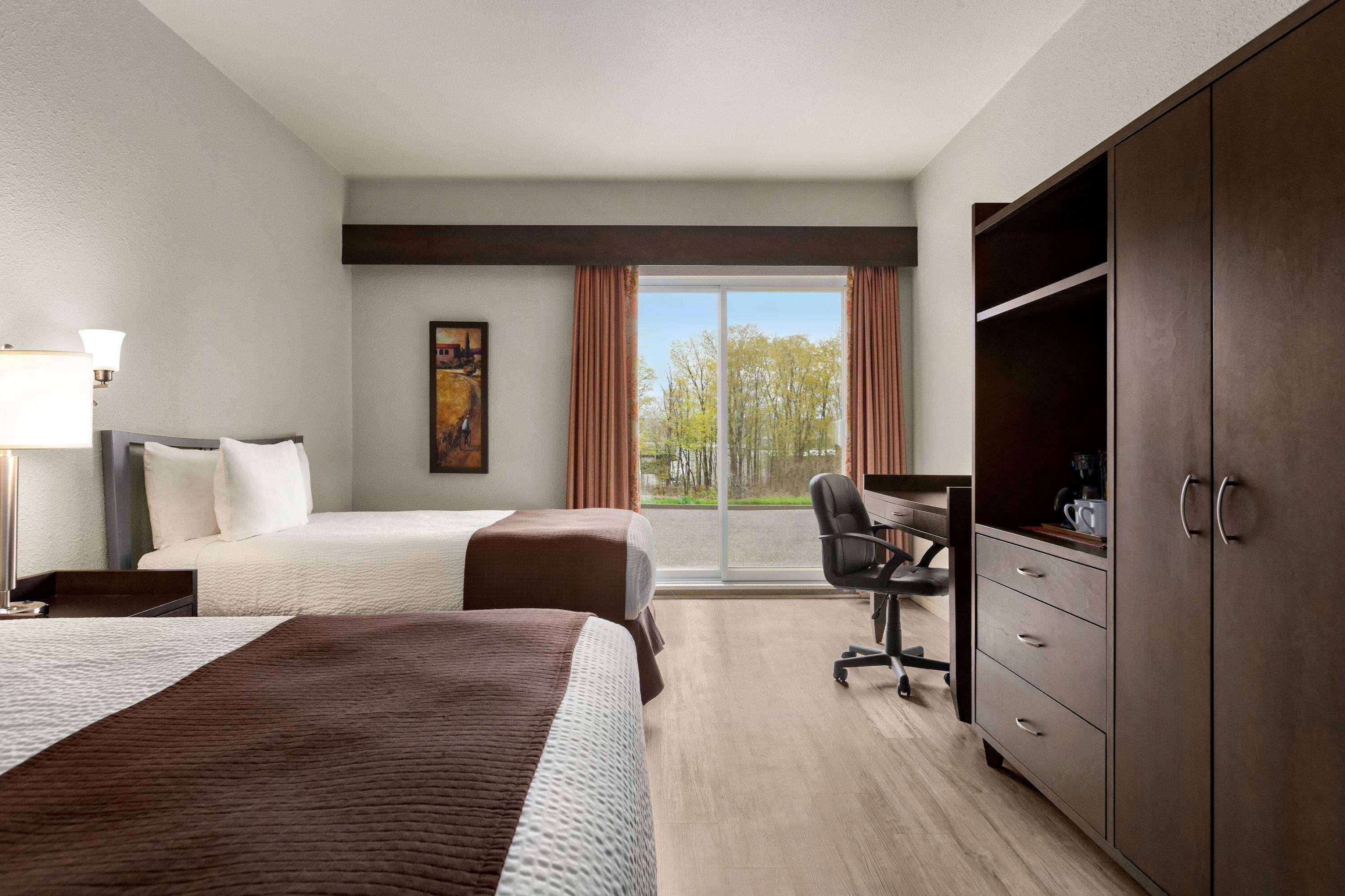 Days Inn By Wyndham Montmagny Exterior photo