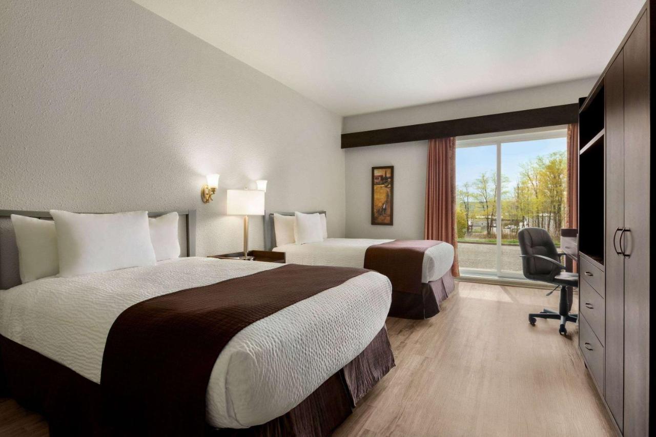 Days Inn By Wyndham Montmagny Exterior photo