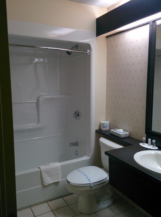 Days Inn By Wyndham Montmagny Exterior photo