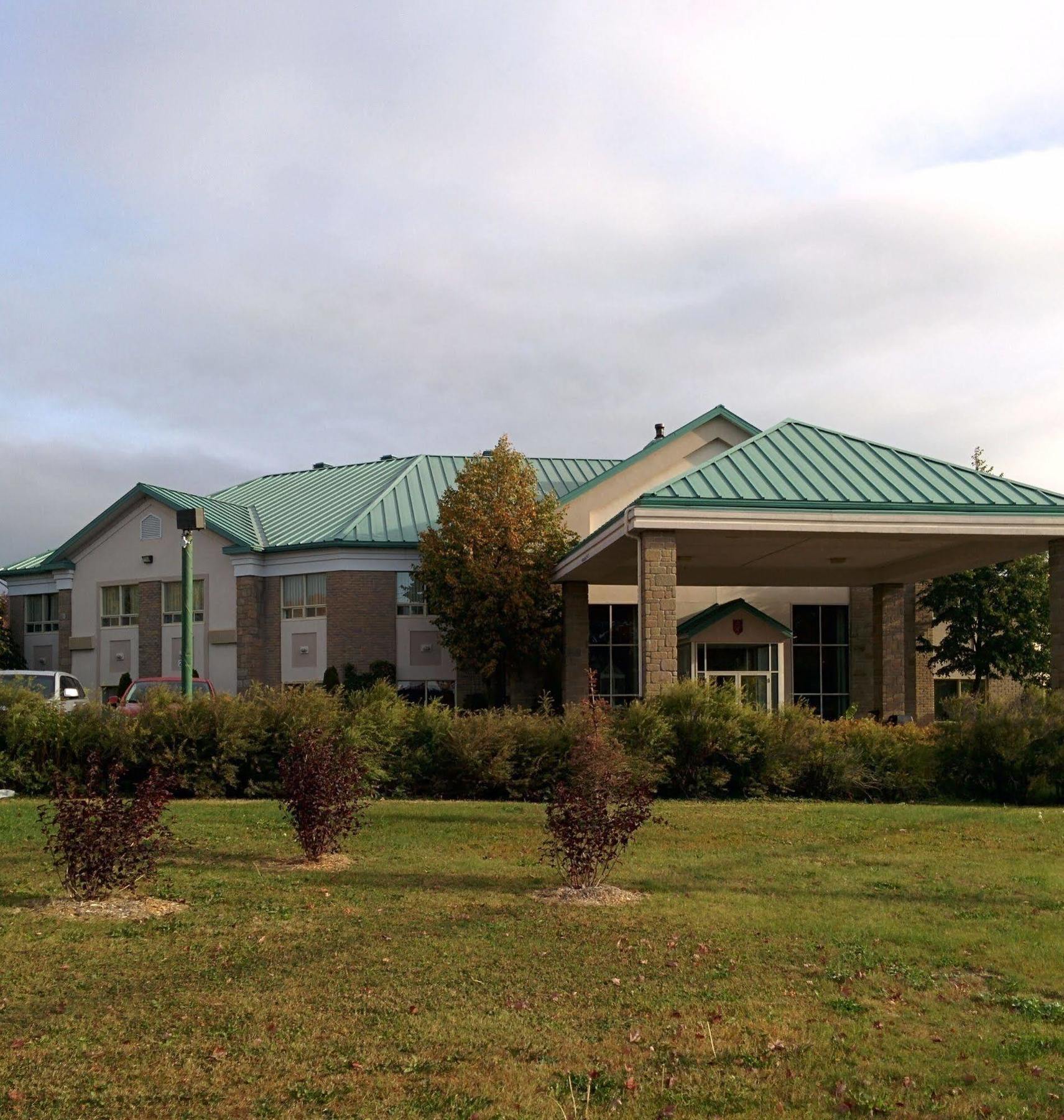 Days Inn By Wyndham Montmagny Exterior photo